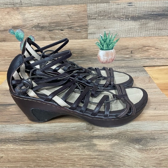 J-41 womens sandals Augustine Brown Wedges size 9 Adjustable Strap - Picture 1 of 7